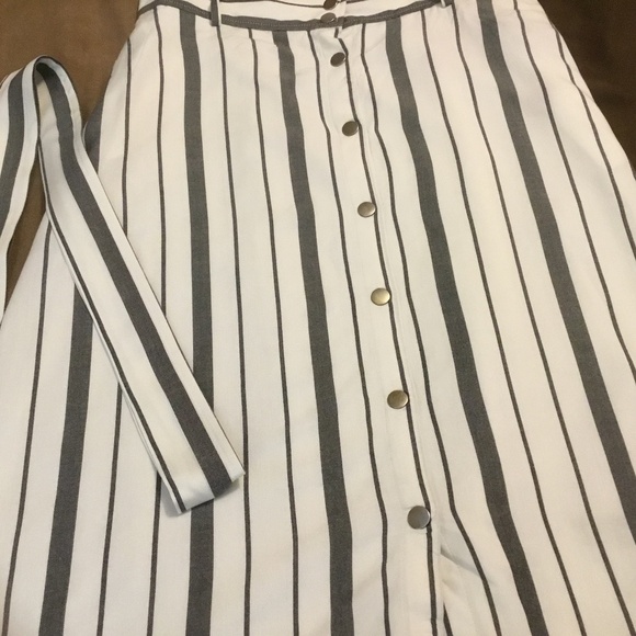 LOFT Button Down Snap Skirt with belt - Picture 2 of 2